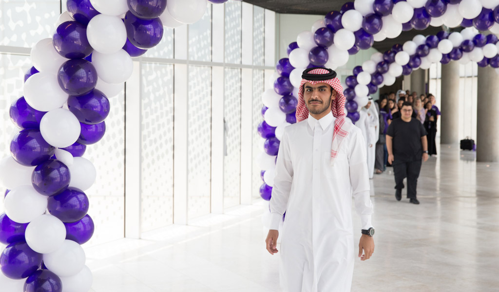 Students participate in Northwestern's "March Through the Arch" tradition, welcoming them to the school