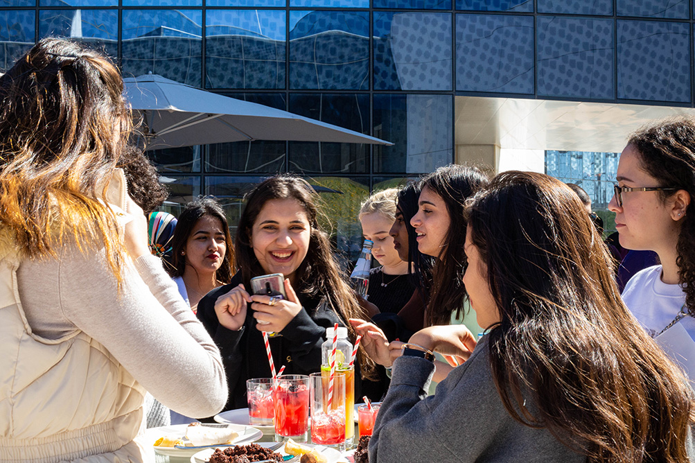 A group of NU-Q students gathered to enjoy their lunch.